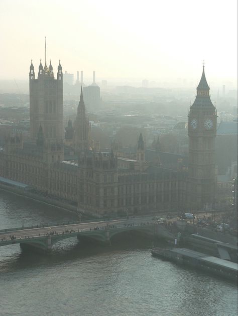 Foggy London Aesthetic, London Fog Aesthetic, London Winter Aesthetic, London Boy Aesthetic, Gloomy London, London Aesthetic Vintage, Foggy London, Aesthetic Lover, England Aesthetic