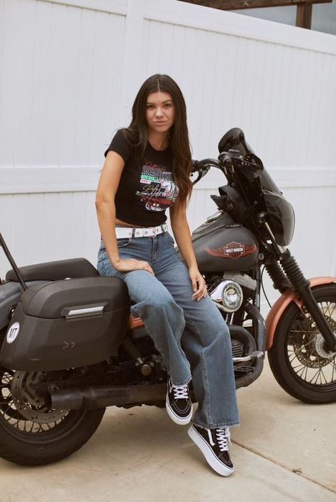 Girl hanging out by the motorcycle wearing Full Tilt Racing Car Baby Tee. Large graphic screened on front. Ribbed crew neckline. Short sleeve. Fitted silhouette. Cropped. 50% Cotton, 50% Polyester. Vans Tshirt Outfits, Streetwear Fashion Simple, Grunge Rock Outfits For Women, White Band Tee Outfit, Tough Girl Outfits, Cute Vans Outfits, Shopping Outfits Casual, Fitted Graphic Tee, Summer Long Sleeve Outfit