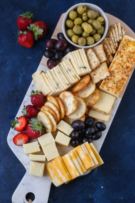 Making a Cheese Board for Easy Entertaining Cheese Board Easy, Platter Ideas, Charcuterie Inspiration, Charcuterie Cheese, Party Food Platters, Charcuterie And Cheese Board, Charcuterie Recipes, Celebration Ideas, Easy Entertaining