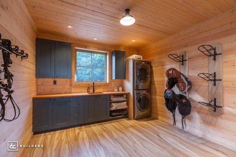 Dc Structures, Horse Stables Design, Rustic Laundry Room, Dream Barn Stables, Horse Tack Rooms, Equestrian Barns, Barn Remodel, Japanese Sun, Diy Horse Barn