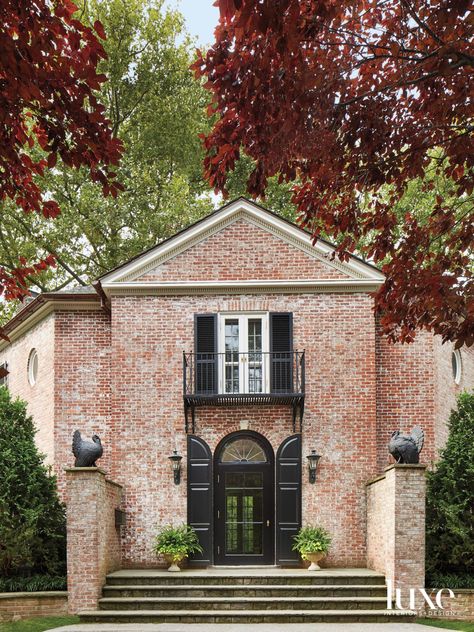 Delano & Aldrich conceived this grand red-brick home in Bronxville in 1930. When designer Melissa Lindsay and architect Michael Baushke arrived for its latest incarnation, restoring it accurately—but with a view to modern living—was the brief. London Plane Tree, Red Brick Exteriors, Red Brick House, Architecture Home, Curved Staircase, Luxe Interiors, Home Tours, Interiors Design, Red Bricks