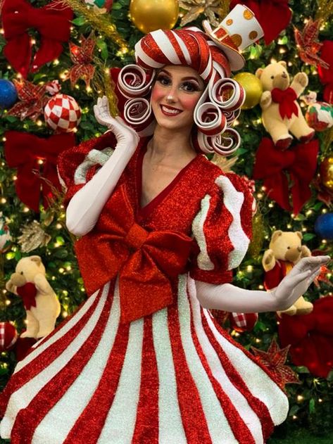 Creative Christmas Costumes, Christmas Candy Costume, Christmas Costume Ideas, Work Christmas Party Outfit, Whoville Costumes, Christmas Jumpsuit, Stilt Costume, Christmas Outfit Inspiration, Xmas Costumes