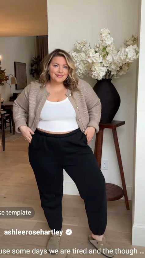 Plus Size Chinos Outfit, Plus Size Outfits Comfy, Size 16 Outfits Curvy Fashion, Plus Size Postpartum Outfits, Pretty Outfits Plus Size, Flattering Outfits For Plus Size Summer, Size 18w Outfits Curvy Fashion, Plus Size Classic Style, Plus Size Mom Outfits