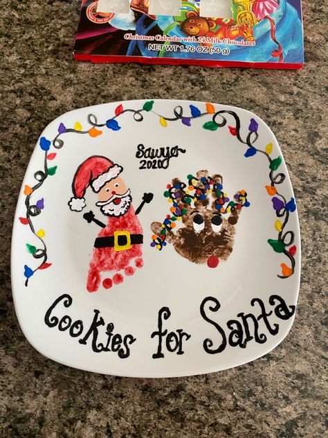 Christmas Platter Kids Craft, Christmas Footprint Plate Diy, Plate Christmas Crafts Diy Gifts, Personalized Santa Cookie Plate, Toddler Christmas Plate Crafts, Baby Santa Cookie Plate, Diy Cookie Plate For Santa, Santa Milk And Cookies Plate Diy, Christmas Diy Plate