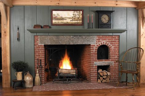 Fireplace with Beehive Oven and Wood Box Primitive Fireplace, Country Fireplace, Colonial Interior, England Homes, The Mantle, Primitive Homes, Casas Coloniales, Fireplace Hearth, Colonial Decor