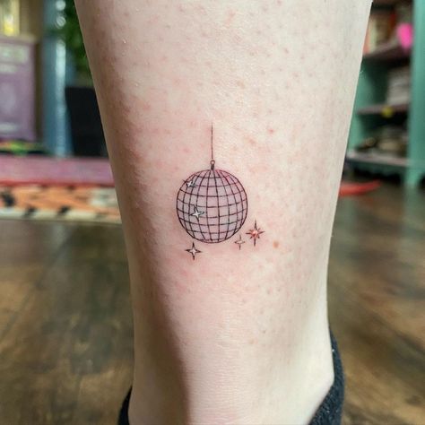 “i’m afraid i’m one star you just can’t reach” “what is your major malfunction. i will break you” “can i get some of that? i get lonely at the hospital” Tiny Disco Ball Tattoo, Mirror Ball Tattoo, Disco Tattoo, Holiday Tattoos, Mirrorball Tattoo, Disco Ball Tattoo, Hannah Tattoo, Dm Ideas, Meaningful Word Tattoos