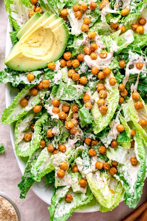 The Best Vegan Caesar Salad - The Simple Veganista Vegetarian Ceasar Salad Recipes, Ceasar Salad Veggie, Caesar Salad With Chickpeas, Simple Ceasar Salad Recipes, Caesar Salad Vegan, Vegan Ceasar Salad Recipes, Vegetarian Caesar Salad, Vegetarian Ceasar Salad, Healthy Ceaser Salad