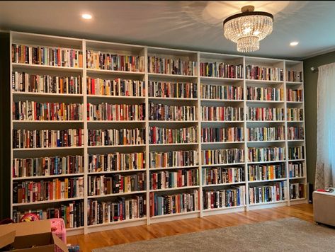 Dream Home Library, Cozy Home Library, Home Library Rooms, Beautiful Bookshelf, Buy My House, Bookshelf Inspiration, Library Room, Library Inspiration, Dream Furniture