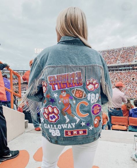 Jean Jacket Diy, Customised Denim Jacket, Custom Jean Jacket, Diy Denim Jacket, Custom Denim Jacket, College Games, College Jackets, Football Jackets, Painted Jacket