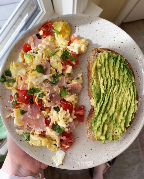 Healthy Desayunos, Egg Scramble, Healthy Lunch Snacks, Healthy Food Menu, Healthy Food Inspiration, Idee Pasto, Easy Healthy Meal Prep, Healthy Food Dishes, Healthy Lifestyle Food