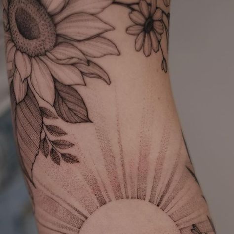 Sun Beam Tattoo, Sun Rays Tattoo, Remembrance Tattoos, Sweet Tattoos, Dream Come True, All The Way, Tattoo Artists, Sleeve Tattoos, Tatting