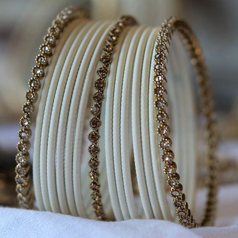 Indian Aesthetic Earrings, White Chooda, Bangals Design In Gold, White Bangles Set, Bangle Aesthetic, Desi Bangles, White Gold Bangles, Aesthetic Bangles, Bangles Aesthetic