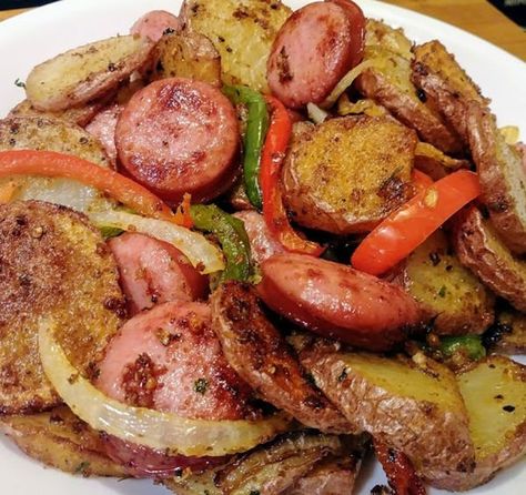 Fried Potatoes and Onions/Peppers with Smoked Sausage Fried Potatoes And Onions, Smoked Sausage Recipes, Potatoes And Onions, Sausage Peppers, Polish Sausage, Skillet Potatoes, Sausage Potatoes, Potato Onion, Sausage And Peppers