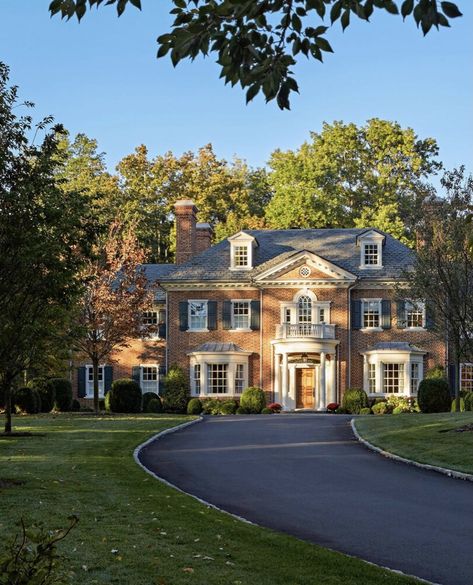 Houses In Virginia, Houses Aesthetic Exterior, Old Money Mansion Exterior, Aesthetic Apartment Exterior, Old Money House Exterior, Rural Mansion, House With Lots Of Windows, Old Money Homes, French Style House