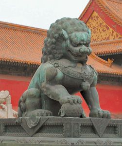 Shih Tzu have a history going back over 1000 years. The Shih Tzu Club is dedicated to the promotion, welfare and improvement of Shih Tzu dogs in the United Kingdom. Chinese Lion Statue, Lion Dragon, Chinese Dog, Chinese Lion, Guardian Lion, Lion Statue, Lion Illustration, Lion Drawing, Stone Lion