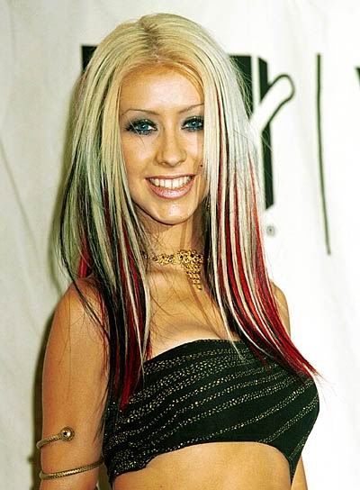 christina-aguilera-blonde-red-black-hair Christina Aguilera Hair, Black Blonde Hair, Black To Blonde Hair, Black Red Hair, Melissa Joan Hart, Bad Haircut, Hair Streaks, Low Lights Hair, 90s Hairstyles