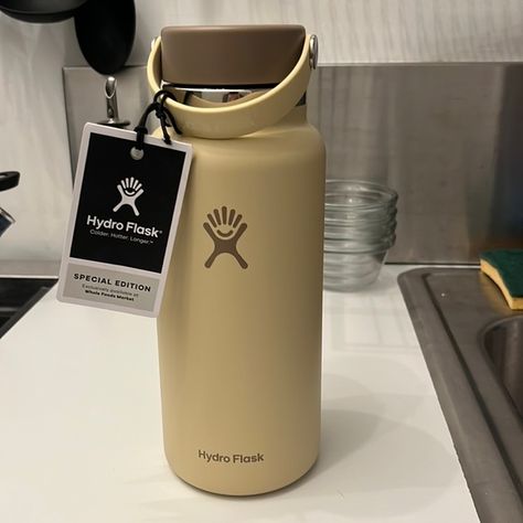 Beech Hydro Flask 32 oz - Limited Edition Whole Foods Exclusive Whole Foods Hydro Flask, Brown Hydro Flask, Hydro Flask 32 Oz, 2023 Christmas, Hydro Flask, Whole Foods, Christmas Wishlist, Dream Room, Flask