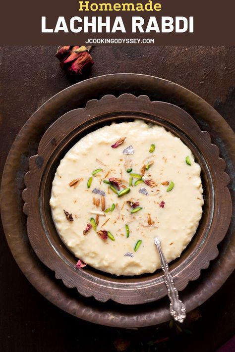 Lachha rabdi dessert served with a spoon Rabri Recipe, Indian Vegetable Curry, Rabdi Recipe, Indian Milk, Peda Recipe, Indian Desert, Milk Dessert, Chilled Desserts, Recipe Generator