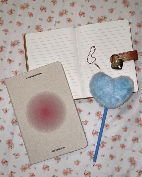 #diary #journal #journaling #pen #coquette #lanadelrey #coquettefashion #aesthetic #tiktok #floralsheets #fluffypen #journals #diaryideas Fluffy Pen, 2023 Journal, Aesthetic Diary, Diary Journal, Diary Ideas, Aesthetic Tiktok, Riverdale, Lana Del Rey, Cool Girl