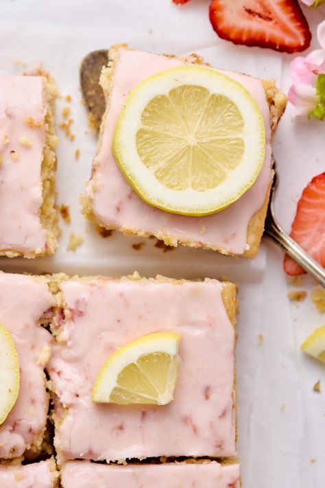 Easy, delicious strawberry lemon blondies made with a gluten-free blondie base flavored with fresh strawberries and lemons, then topped with a sweet pretty pink glaze. Lemon Blondies Recipe, Strawberry Lemon Blondies, Boston Cake, Lemon Blondies, Gluten Free Peach, Gluten Free Brands, Lemon Icing, Pink Icing, Blondies Recipe