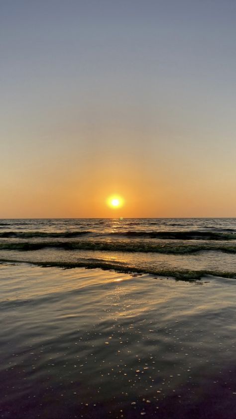 Arabian sea Karachi Pakistan #sunset #sea #wallpaper Karachi Snaps, Sea Wallpaper, Arabian Sea, Sunset Sea, Karachi Pakistan, Learning Websites, Summer Sunset, Boyfriend Pictures, Pakistan