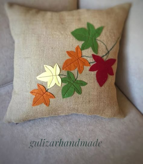 Applique Cushions, Cushion Embroidery, Pillows Decorative Diy, Sewing Cushions, Crochet Cushion Cover, Pillow Crafts, Crochet Cushion, Bantal Sofa, Hand Embroidery Patterns Flowers