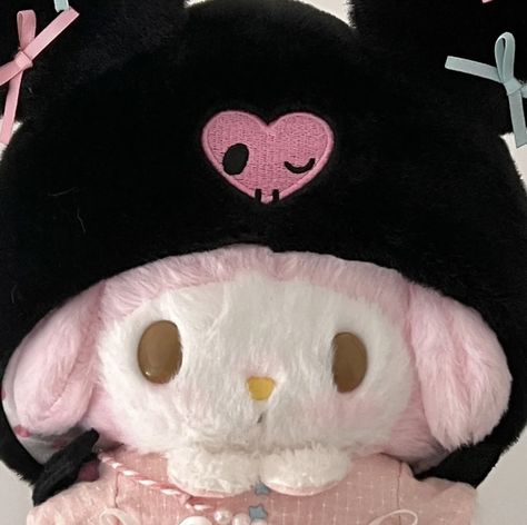 Black Melody, Kuromi Doll, My Melody Plush Pfp, Aesthetic My Melody And Kuromi, Black And Pink Pfp, Kuromi Plush Icon, Kuromi Doll Aesthetic, Melody Plush Aesthetic, Candy Birthday Cakes