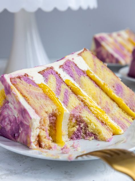 Lemon Lavender Cake Lemon Lavender Wedding Cake, Floral Cake Flavor, Lavender Buttercream Cake, Lemon Lavender Cake Recipes, Lavender Lemon Cake Recipe, Lemon And Lavender Cake, Fun Cake Flavors, Cake Flavours Ideas, Honey Lavender Cake