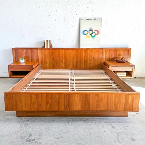 King Mid Century Modern Bed, 70s Bedroom Furniture, Teak Bed Frame, Midcentury Bed Frame, Retro Bed Frame, Teak Wood Bed Design Modern, 70s Bed Frame, Mcm Bedding, Mcm Bed