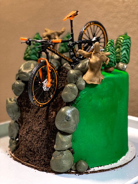 Fondant cake Bike Cakes For Men, Mountain Bike Birthday Cake, Mtb Cake Ideas, Mountain Bike Birthday Party, Mountain Bike Themed Party, Mountain Bike Party Ideas, Mountain Biking Cake, Cycling Cake For Men, Mountain Bike Cake Ideas