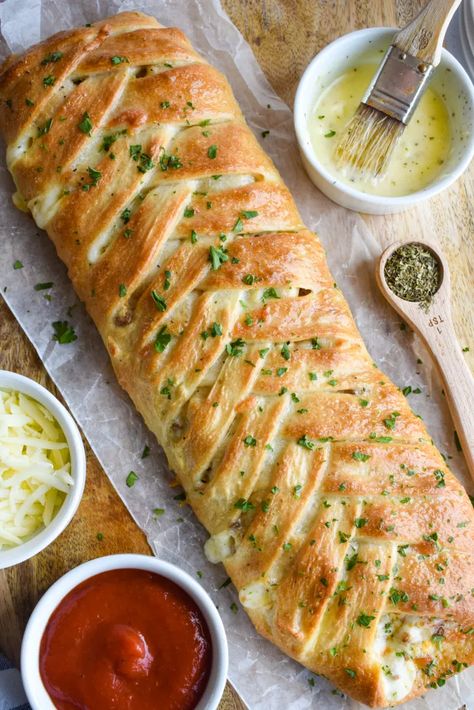 Pizza Braid • Dance Around the Kitchen Pizza Braid, Cheese Pull, Refrigerated Pizza Dough, Chicken Tacos Crockpot, Braided Bread, Easy Pizza, Country Cooking, Potluck Recipes, Recipe Roundup