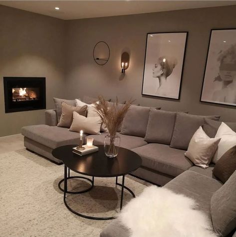 Have you ever seen such a cosy and calm living room ⭐️ @villa_nordhelle has done an amazing job making this space so dreamy ☁️☁️ With the weather being so cold at this time of year, it's nice to come home to a space personalised to you and get cozied up 😊 Apartment Living Room Design, Cosy Living Room, Decor Home Living Room, Living Room Decor Apartment, New Living Room, Retail Furniture, Home Decor Store, Living Room Ideas, Apartment Living Room