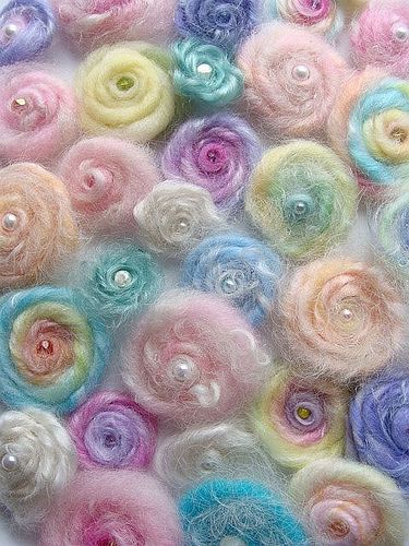 woolroses Wool Flowers, Diy Fleur, Wool Applique, Nuno Felting, Pastel Colours, Wet Felting, Pretty Pastel, Felt Art, Felt Flowers