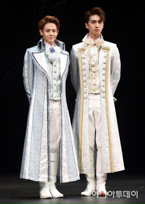 Yoseob 'Cinderella Musical' ❤ Moon Themed Outfits, Cinderella Musical, Outfits Male, Masquerade Outfit, Moon Clothing, Outfit Male, Gala Night, Male Outfit, Kawaii Hoodies