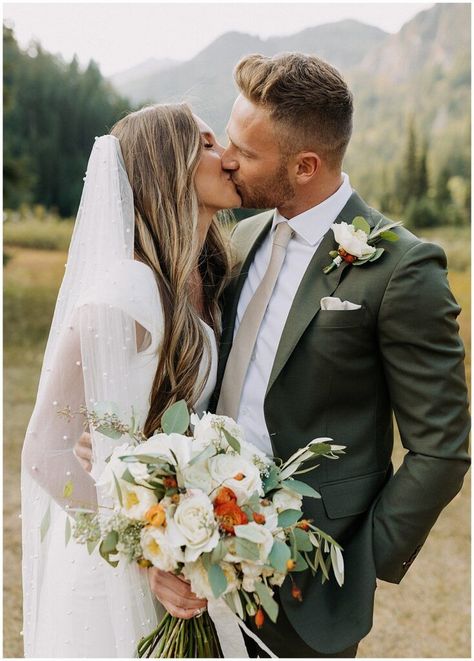 Green Tuxedo Wedding Groomsmen, Mountain Wedding Suit Groom Attire, Groom Suit Mountain Wedding, Mountain Wedding Suit, Groom Suit Spring Wedding, Groom Green Outfit, Mountain Wedding Groom Attire, Mountain Wedding Attire, Green Suits