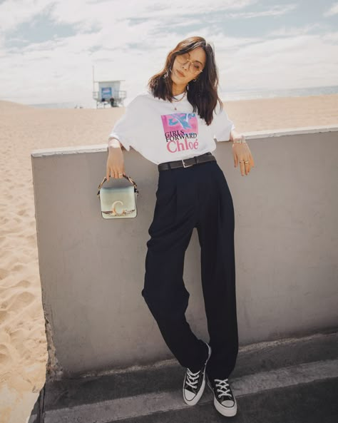 Jenny Tsang wearing Chloé Girls Forward T-shirt in support with Unicef for International Women's Day. T-Shirt and tailored pants outfit. Black Slacks Outfit, Tailored Pants Outfit, White Tshirt Outfit, Slacks Outfit, Estilo Preppy, Looks Street Style, Tshirt Outfits, Casual Street Style, Winter Fashion Outfits