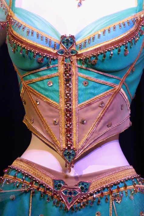 Naomi Scott Jasmine, Princess Jasmine Dress, Aladdin Princess Jasmine, Disney Mignon, Aladdin Costume, Jasmine Hair, Princess Jasmine Costume, Aladdin Princess, Jasmine Wedding