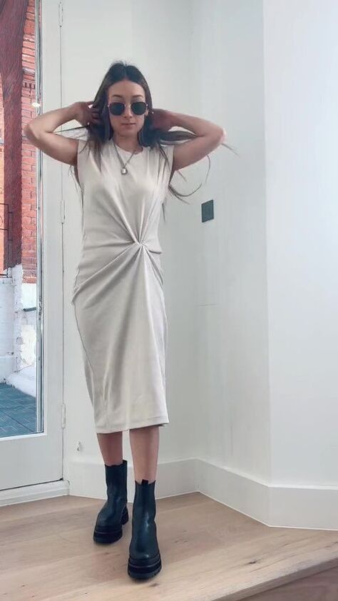 We’ve all got a baggy, shapeless dress somewhere in our wardrobe, right? Here's a no-sew hack for cinching in that baggy dress. Dress Too Big Hacks No Sew, Shapeless Dress, Boxy Dress, Baggy Dresses, Oversized Dress, No Sew, Draped Dress, Clothing Hacks, Small Dress