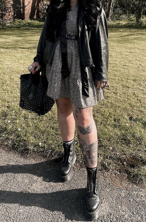 Zip Up Dr Martens Outfit, Doc Marten Plus Size Outfit, How To Style Doc Martens Plus Size, Dark Plus Size Outfits, Casual Grunge Outfits Plus Size, Doc Marten Dress Outfit, Dr Martens Plus Size, Dress Doc Martens Outfits, Plus Size Outfits With Doc Martens