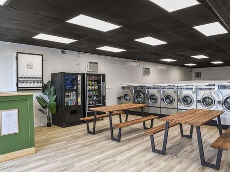 Cute Laundry Mat, Laundrymat Design Ideas, Cool Laundromat Ideas, Public Laundry Room Design, Communal Laundry Room, Laundromat Renovation, Cool Laundromat, Commercial Laundry Room Design, Fancy Laundromat