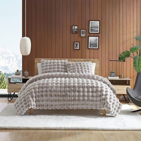 Sherpa Comforter Bedroom, King Comforter Sets Bed Bath & Beyond, Ugg Queen Comforter Sets, Uggs Comforter Set, Ugg Ridgeline Comforter, Ugg Throw Pillows, Ugh Comforter, Ugg Comforter Bedroom, Faux Fur Bedding Ideas