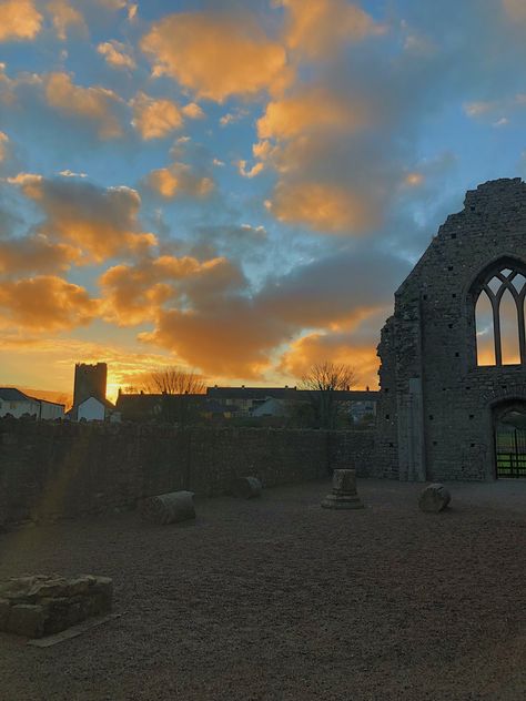 Limerick Aesthetic, Kinga Core, Medieval King, Limerick City, Sunset Light, Castle Ruins, Fantasy Story, My Ancestors, Home Town