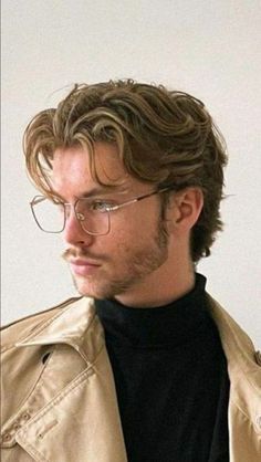 Old Money Mullet, Old Money Hairstyles Men Wavy Hair, Short Haircuts For Men With Wavy Hair, Men Summer Haircut, Old Money Haircut Men, Man Mullet, Flow Hairstyle Men, Flow Haircut Men, Short Flow Haircut Men