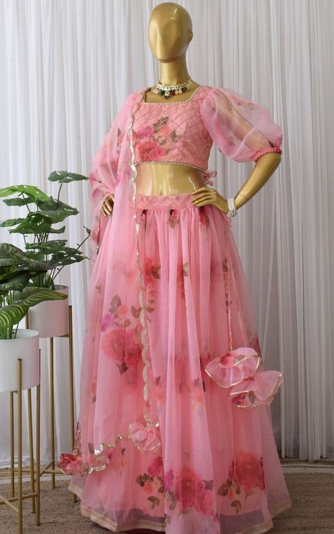 Blouse For Organza Lehenga, Floral Organza Lehenga Designs, Organza Lehenga For Haldi, Blouse Designs For Lehangas, Organza Lehenga For Women, Organza Blouse Designs For Lehenga, Organza Blouse With Dupatta, Organza Lehenga Blouse Designs, Organza Lehenga Designs