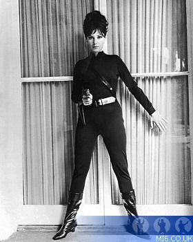 Modesty Blaise (1966) :: Spies + Spoofs :: MI6 :: The Home Of James Bond 007 Modesty Blaise, Monica Vitti, Victory Pose, Bouffant Hair, Reservoir Dogs, Film Cinema, Swinging Sixties, Film Images, 60s Style