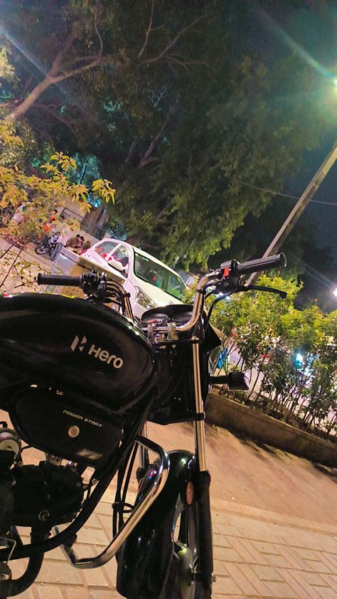 #hero #hero #splendor Splendor Bike Background, Hero Splendor Plus, Splendor Bike, Hero Splendor, Butterfly Video, Photos Of Lord Shiva, New Photo Download, Black Picture, Attitude Status