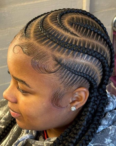 Nice All Back Hairstyles, Eight Stitch Braids, Six Cornrows Braids For Black Women, 8 Feed Ins Braids, All Back And Base Hairstyle, 6-8 Stitch Braids, 6 Feeder Braids, 8 Feedin Braids With Design, Small Feed In Braids With Design