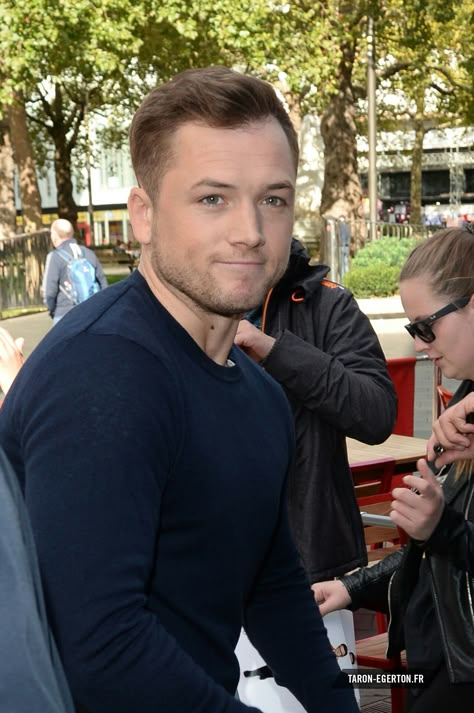 Tarron Edgerton, Taron Egerton And Richard Madden, Kingsman Actors, Eggsy Kingsman, Taron Edgerton, Rocketman Movie, Taron Egerton Kingsman, Useless Knowledge, Nicholas Hoult