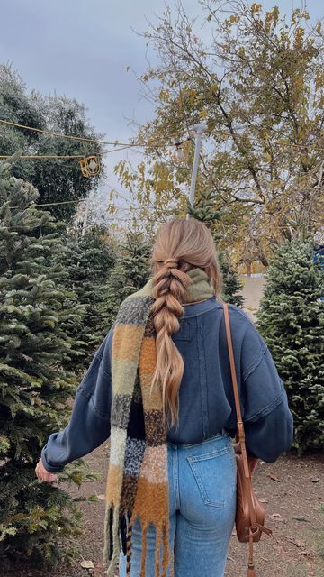 Fall Styled Outfits, Dressed Up Winter Outfits, Cozy Shopping Outfit, Instagram Fall Aesthetic, Cozy Fall Hairstyles, Warm Cozy Outfits Winter, Cute And Warm Winter Outfits, How To Style Accessories, Fall Outfits Scarf