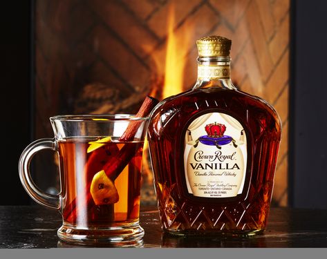 Crown Royal Vanilla - Vanilla Hot Toddy Recipe Crown Royal Vanilla Recipes, Vanilla Drink Recipes, Crown Royal Vanilla, Crown Vanilla, Crown Royal Recipes, Vanilla Cocktail, Vanilla Drinks, Festive Cocktail Recipes, Crown Royal Drinks